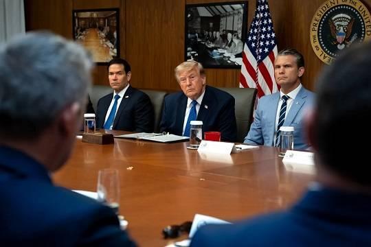Трамп оказался в ловушке из-за войны, пошлин и памятников