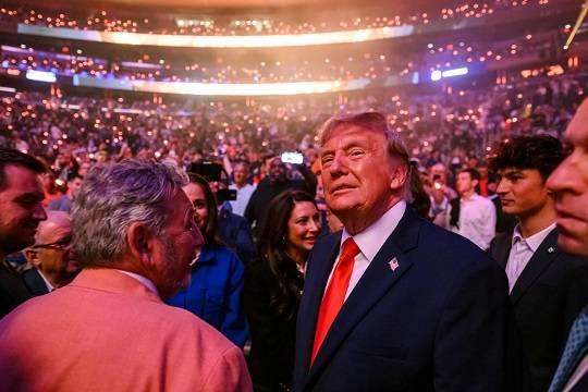 Трамп предложил Обаме, Байдену и Бушу-младшему вместе посмотреть футбол в Белом доме