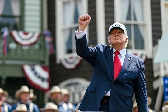 Трамп запретил Medicaid оплачивать смену пола и гормональную терапию несовершеннолетним