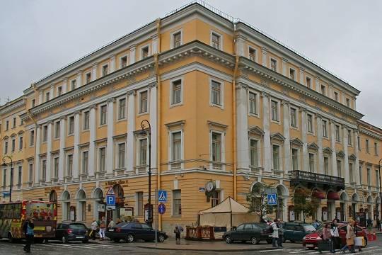 Ургант прибыл в Санкт-Петербург ради грузинской свадьбы сына аптечного магната в филармонии имени Шостаковича