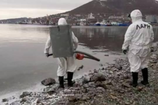 В Авачинской бухте на Камчатке ликвидировали разлив нефтепродуктов