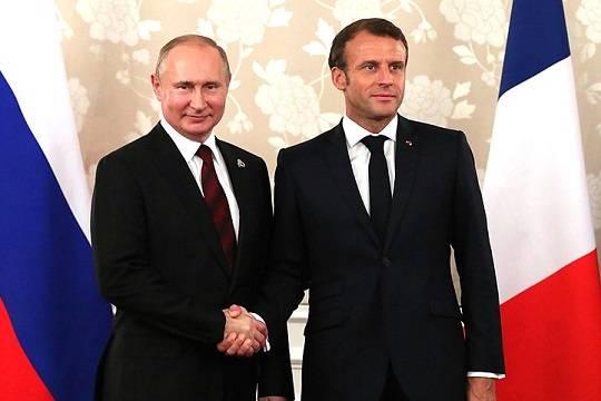 В Кремле рассказали о контактах Путина и Макрона