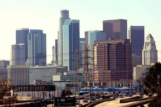 В Лос-Анджелесе на митинг вышли 30 тысяч человек