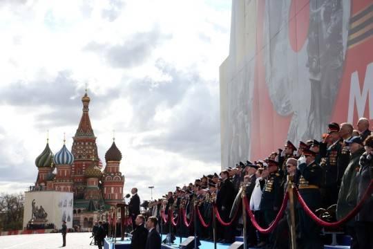 В Москве, Санкт-Петербурге и других городах отменили воздушную часть парадов в честь Дня Победы