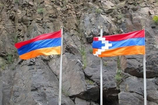 В Нагорном Карабахе вооружённые формирования начали сдавать оружие