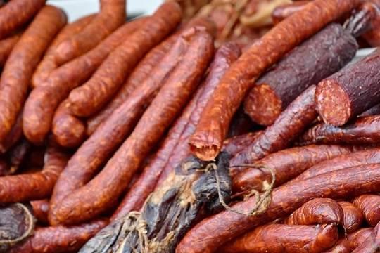 В Росстандарте рассказали о причинах обновления ГОСТов на колбасу