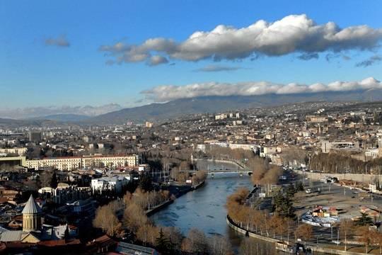 В Тбилиси граждане участвуют в многотысячной акции протеста