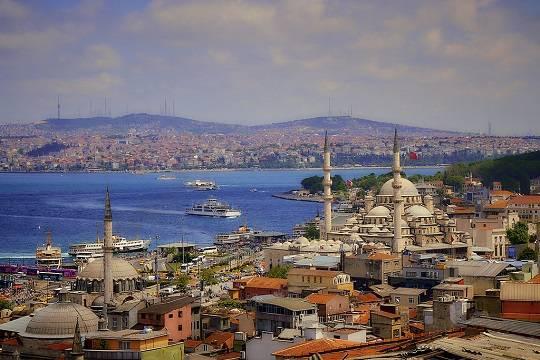 В Турции подвергли критике закрытие европейских консульств в Стамбуле