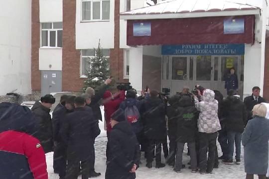 В Уфе подросток принёс в школу пневматическое оружие и выстрелил в учителя истории