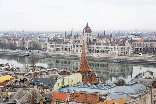 Венгерский парламент принял поправку об отстранении президента