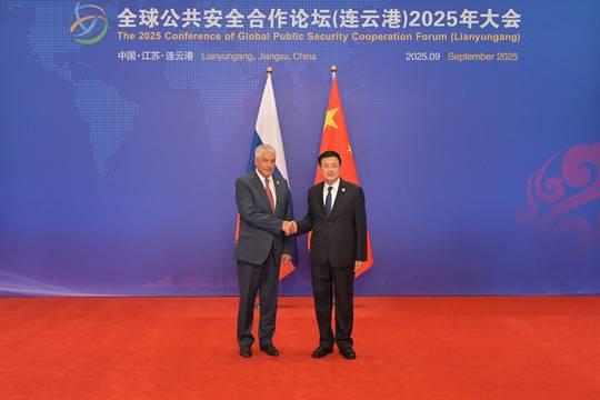 Владимир Колокольцев обсудил сотрудничество России и Китая с министром общественной безопасности КНР Ван Сяохуном