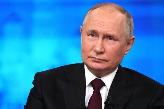 Владимир Путин прибыл в Индию: у трапа его лично встретил Нарендра Моди