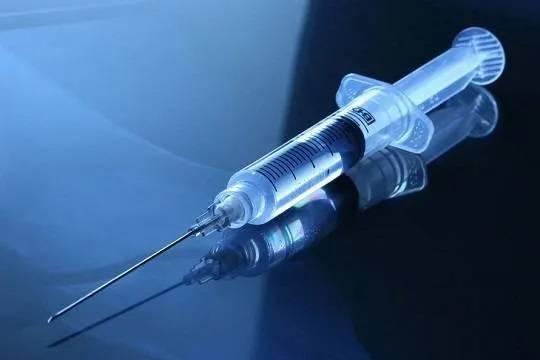 Власти Китая отказались от вакцин против коронавируса из США