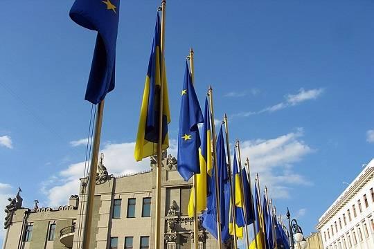 Экс-глава Еврокомиссии Юнкер усомнился в скором принятии Украины в ЕС
