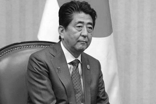 Экс-премьер Японии Синдзо Абэ скончался в больнице после покушения в Наре