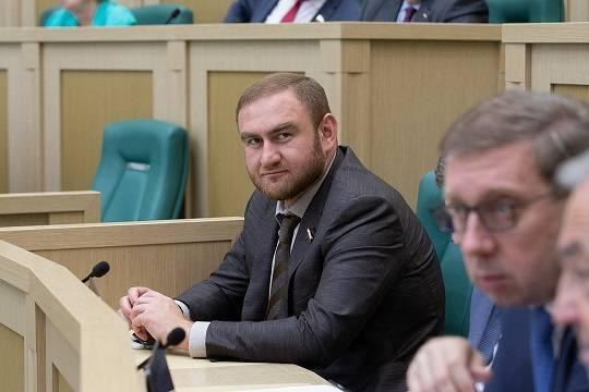 Экс-сенатор Арашуков предлагал начальнику Черного дельфина взятку за привилегии